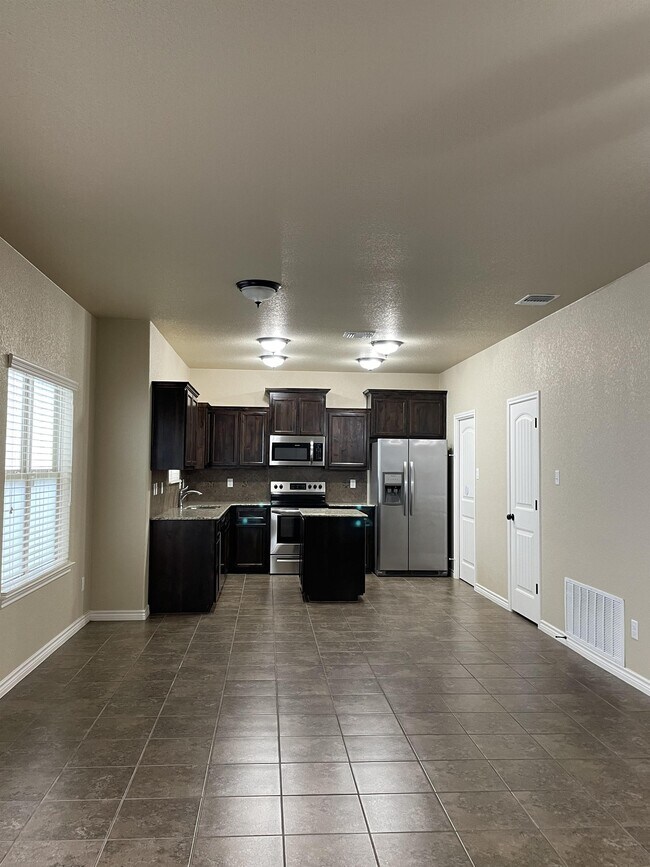 Foto del edificio - 1713 Risen Star Ln