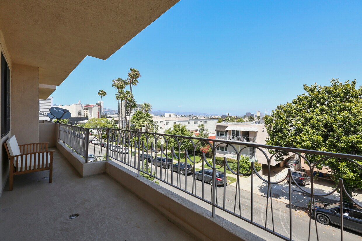 1457 Reeves St, Los Angeles, CA 90035 Condo for Rent in Los Angeles