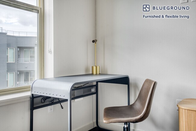 Foto del edificio - 650 E Capitol Ave