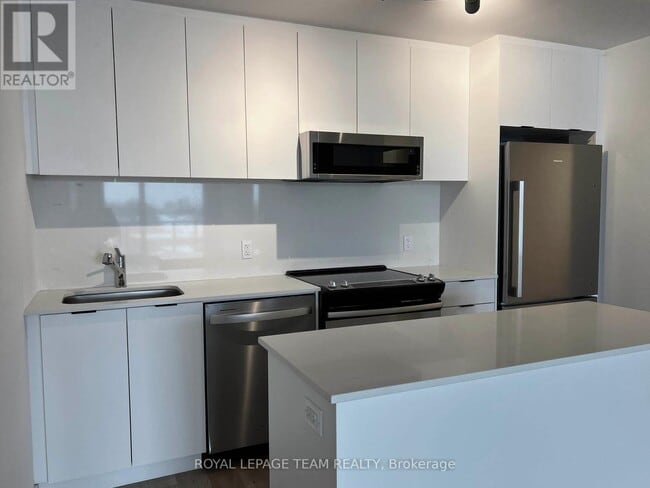 Building Photo - 1655 Carling Ave