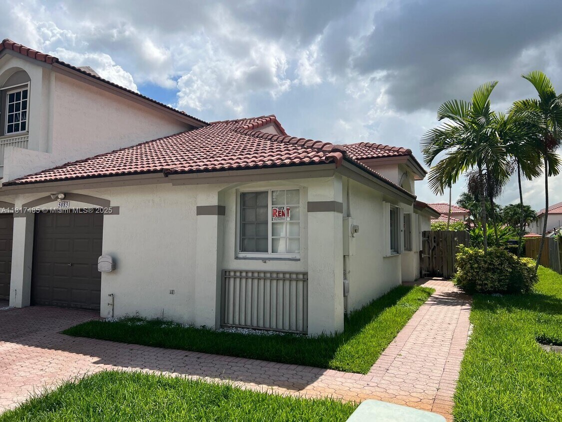 Primary Photo - 5083 NW 116th Ave