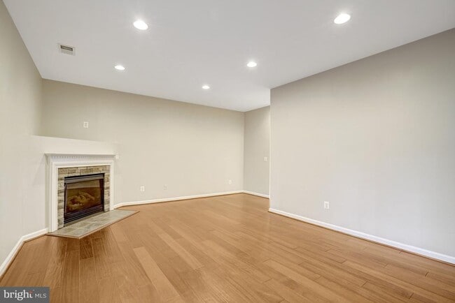 Building Photo - 6927 Rolling Creek Way