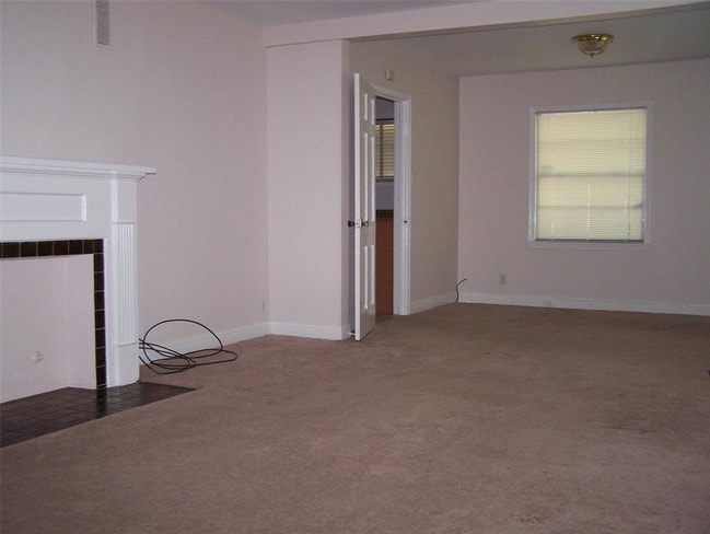 Building Photo - 6414 Pinehurst Dr