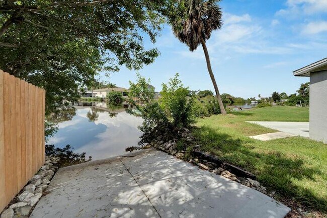Foto del edificio - 8818 Rocky Creek Dr