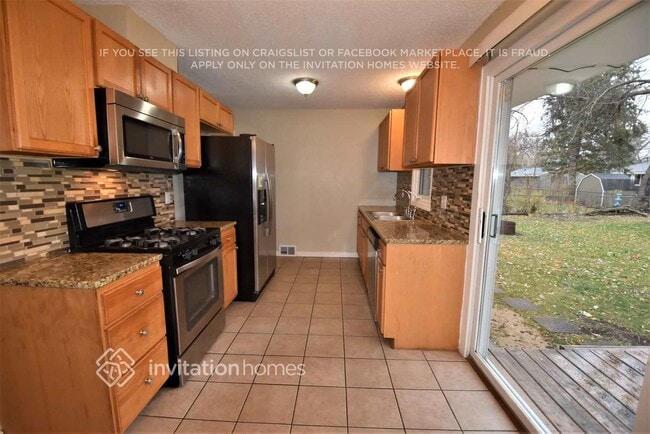 Building Photo - 6633 Idaho Ave N