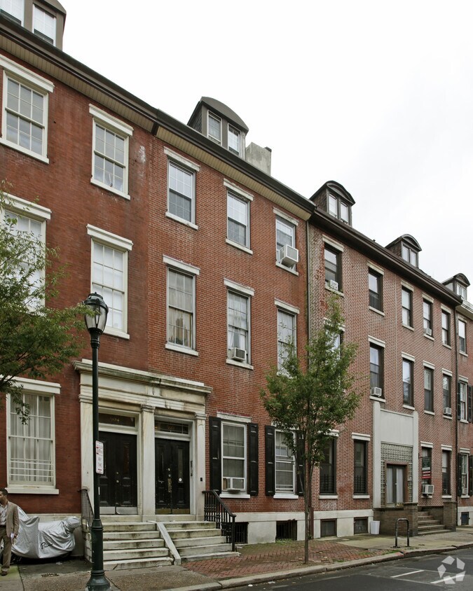 Building Photo - 906 Pine St