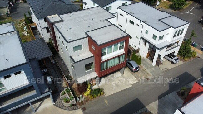 Foto del edificio - 9619 Slater Ave NE