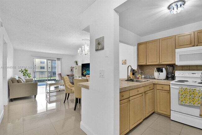 Foto del edificio - 3527 NE 168th St