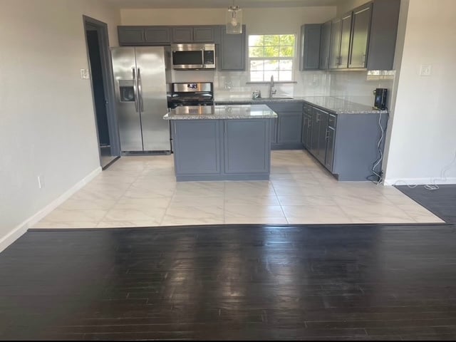 Photo - 3103 E Ledbetter Dr House