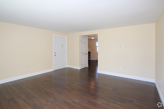 Living Room - Lake Heights Apartments