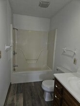 Building Photo - 115 Holly Dr