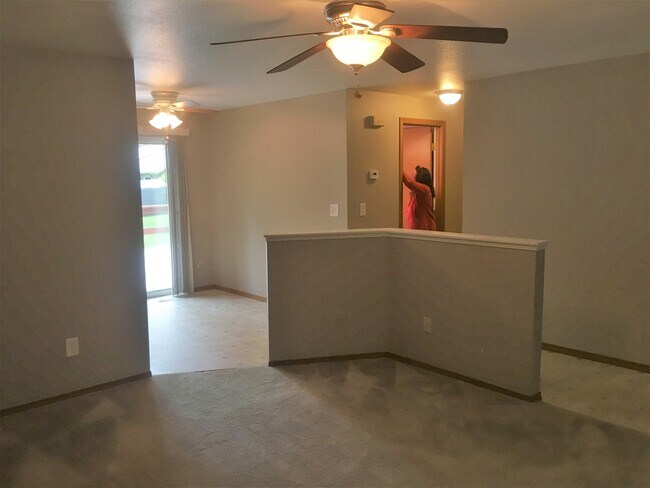 Foto del edificio - 3715 70th Ave NW