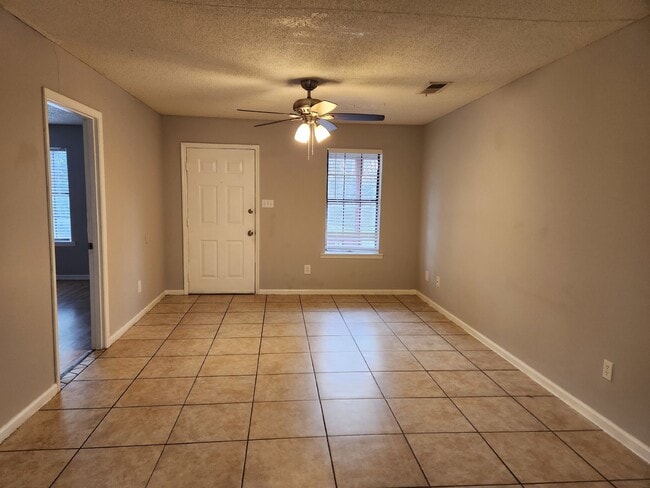 Building Photo - Coming soon!!! 2-Bedroom Apartment in Prime Decatur Location - Don't Miss Out!