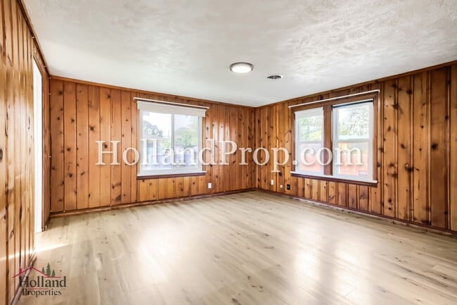 Building Photo - Welcome Home to Your Perfect Hillsboro Retreat!