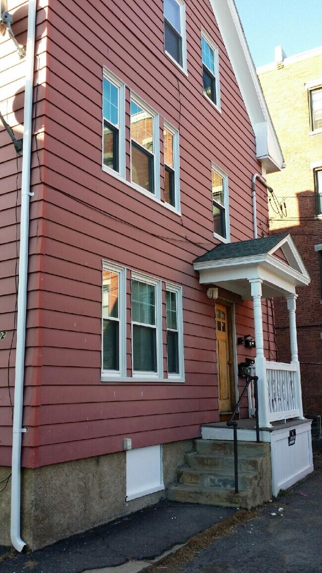 Building Photo - 15 1/2 Palmer St