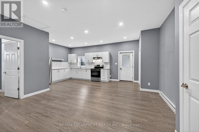 Building Photo - 12 Main St E