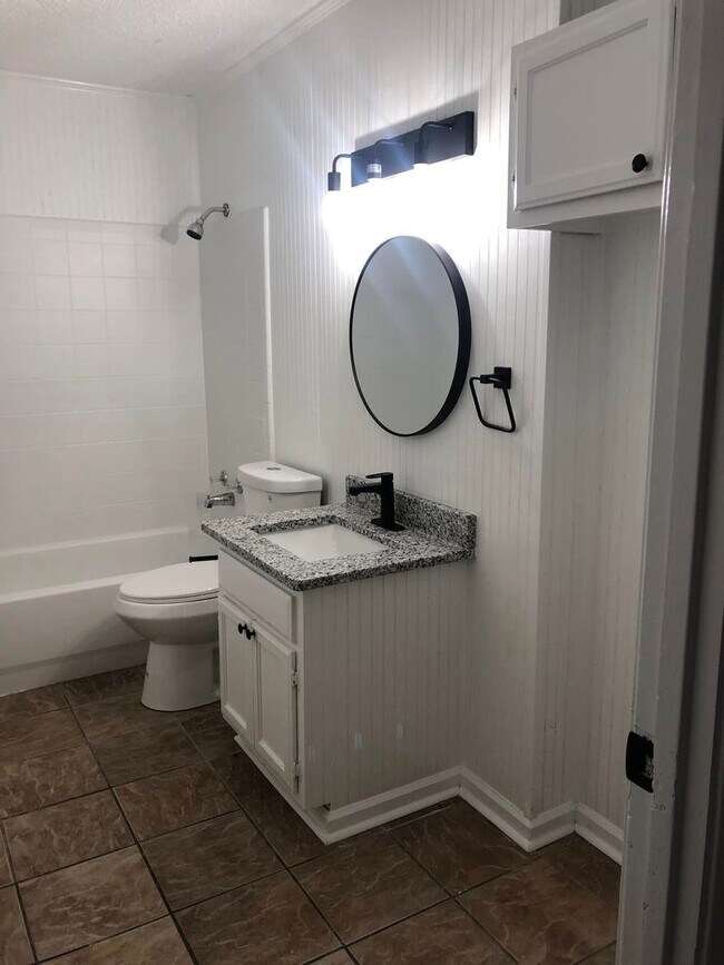 Foto del edificio - Fully remodeled, turnkey duplex unit in th...
