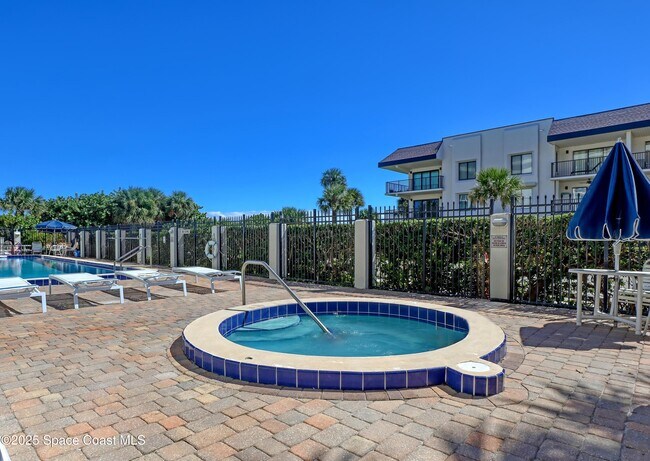 Foto del edificio - 7400 Ridgewood Ave