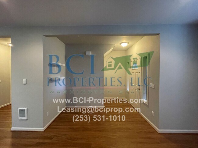 Foto del edificio - Beautiful 3 Bedroom House in Puyallup Available July 1, 2026!