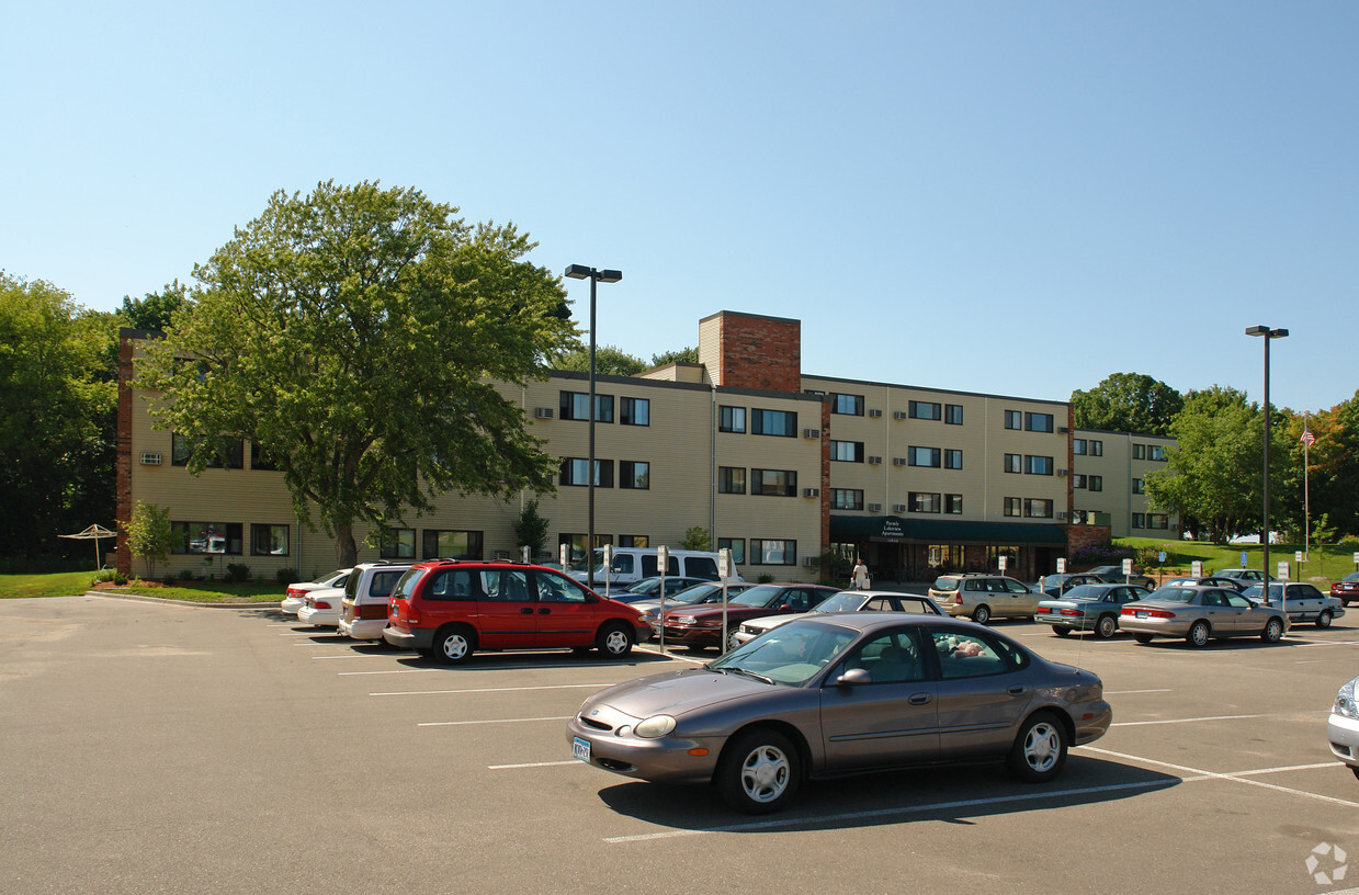 Primary Photo - Parmly Lakeview Apartments