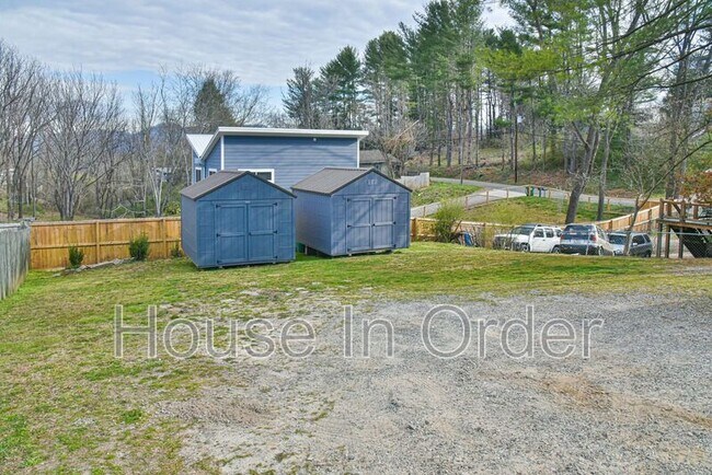 Building Photo - 580 Fairview Rd