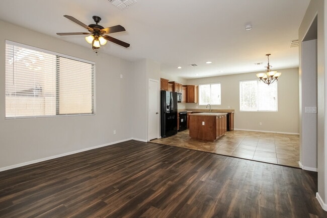 Building Photo - 15423 W Poinsettia Dr