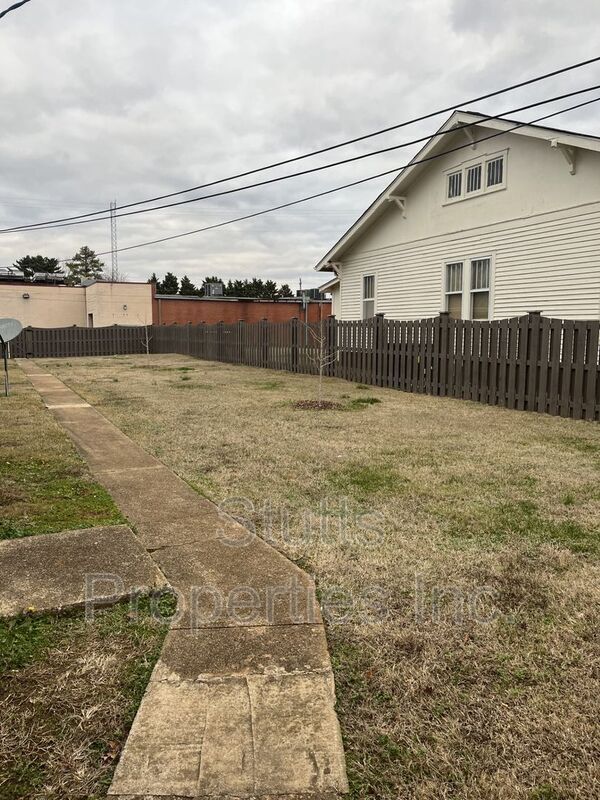 402 N Water St, Tuscumbia, AL 35674 House Rental in Tuscumbia, AL