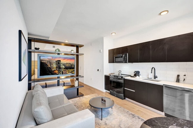 Building Photo - 398 NE 5th St