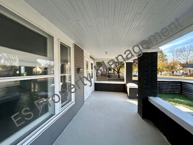 Foto del edificio - NOW AVAILABLE!! Charming Two Bedroom One B...