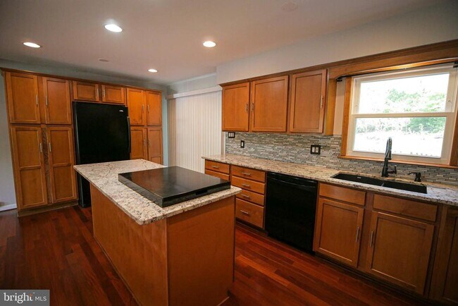 Foto del edificio - 13210 Nickleson Dr