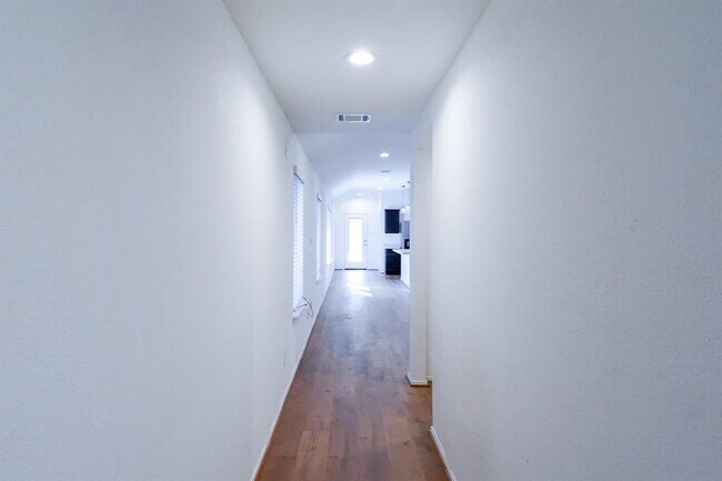 Building Photo - 14428 Sugar Pines Dr