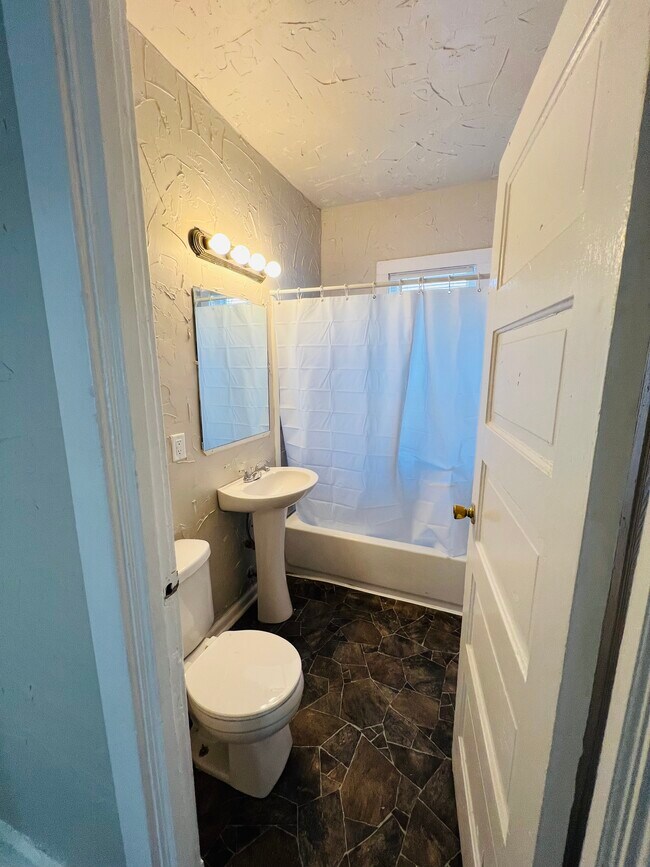 Bathroom - 2627 N 37th St