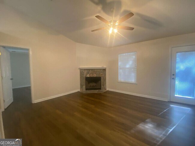 Building Photo - 102 Lake Victoria Dr