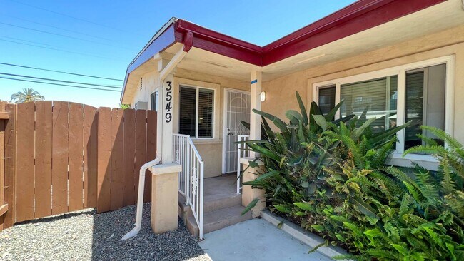Building Photo - College Duplex