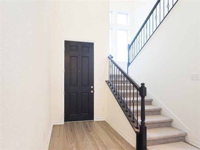 Foto del edificio - 627 Pheasant Hill Ln