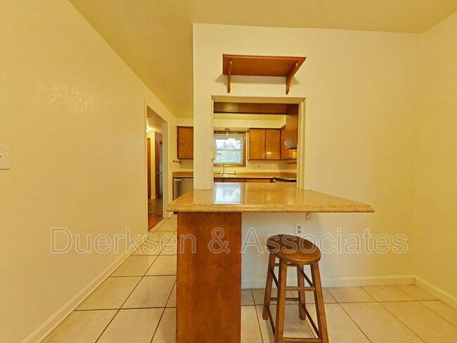 Building Photo - 1674 SW Country Club Pl
