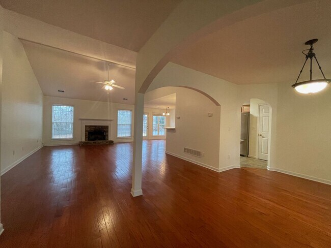 Foto del edificio - 184 Hampton Oaks Cir