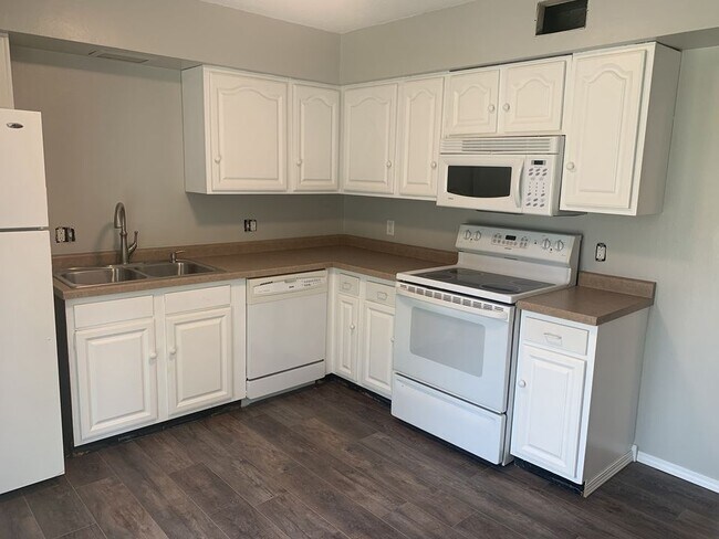 Building Photo - 3016 Woodland Dr SW