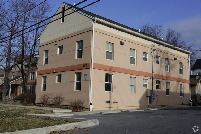 Building Photo - Mountain Oaks Apartments