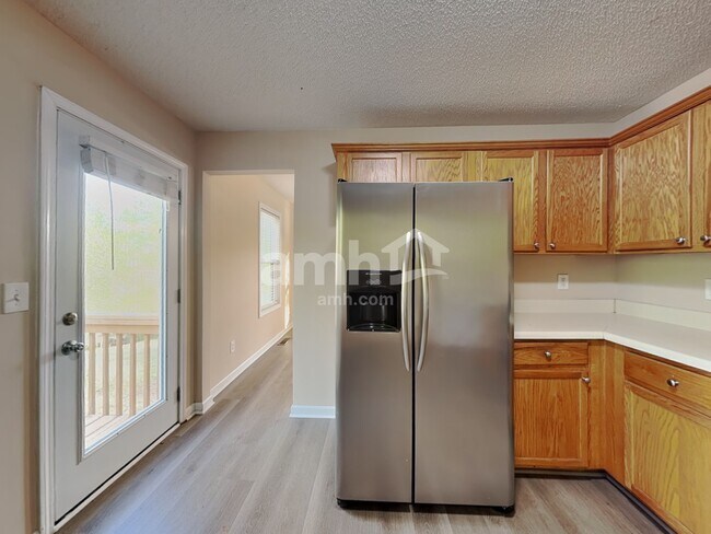 Foto del edificio - 76 Oak Springs Ln