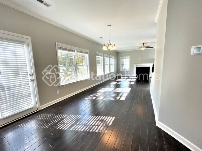 Foto del edificio - 270 Water Mill Rd