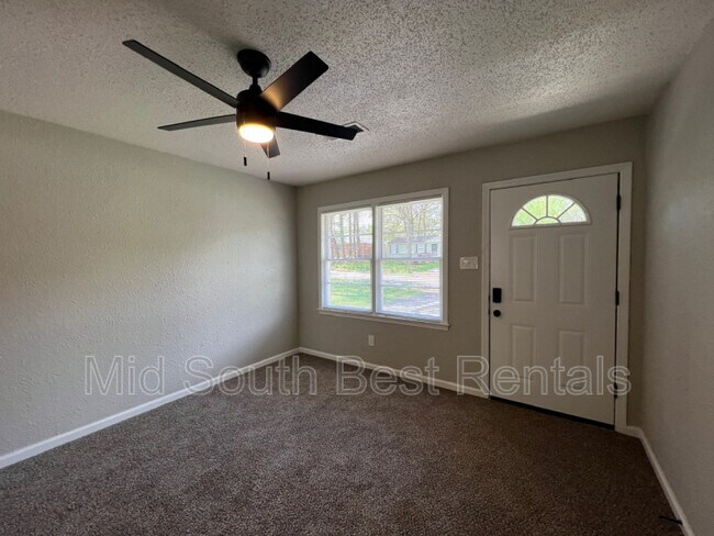 Building Photo - 3552 Debby Dr