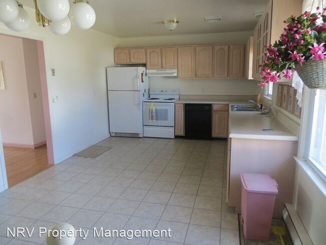 Building Photo - 4 br, 2 bath House - 815 N. Drive