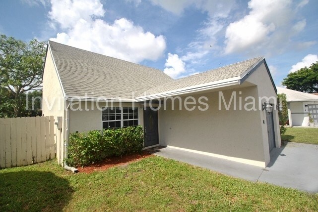 Building Photo - 40 Tara Lakes Dr E