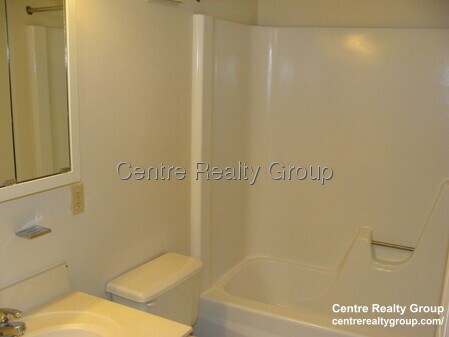 Building Photo - 69 Hamlet St