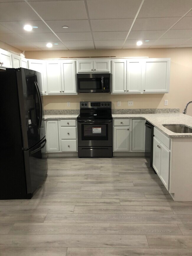 Building Photo - 111 Church St