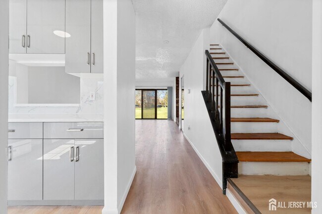 Foto del edificio - 467 Andover Pl