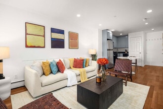 Building Photo - 15 St Marks Pl