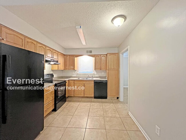 Building Photo - 922 Woodburne Pl