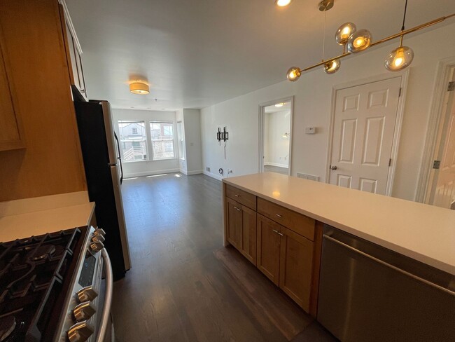 Outer Sunset 2BR Condo Across from Golden Gate Park | Bright Living, In Unit Laundry, & Parking S... - Outer Sunset 2BR Condo Across from Golden Gate Park | Bright Living, In Unit Laundry, & Parking S...